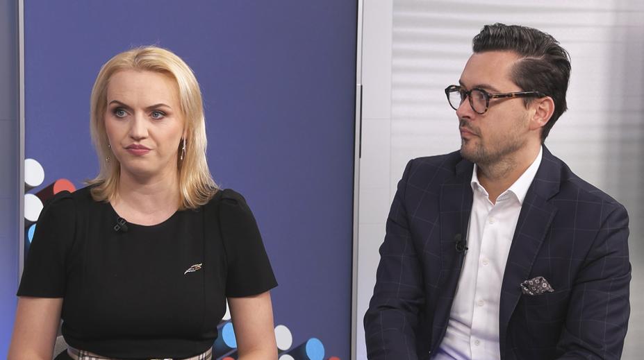 Firmy nemají jak najmout lidi legálně, říkají advokáti. A vláda řeší jen důsledky