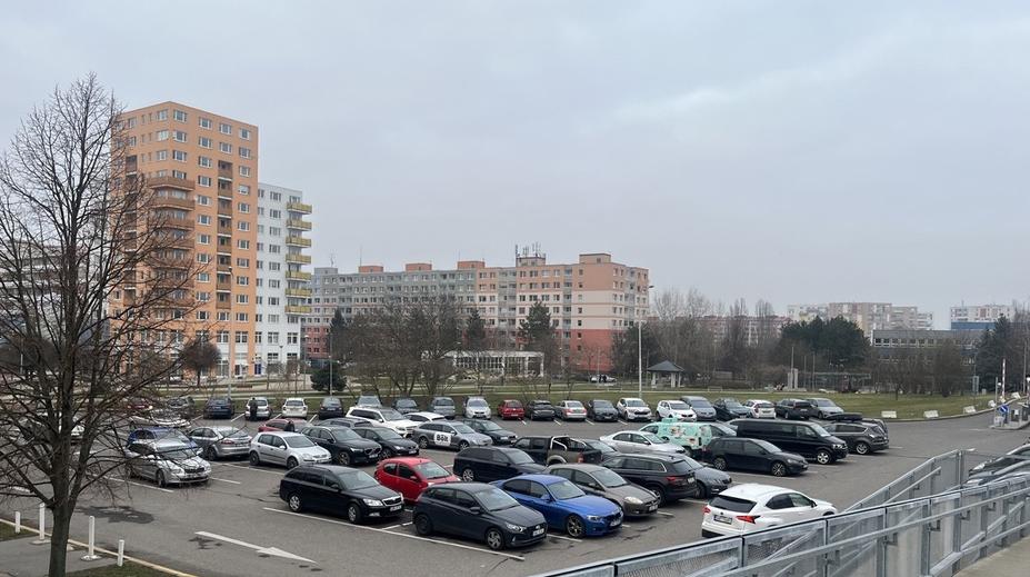 Lidé se bouří proti masivní výstavbě. Na náměstí jim mají vyrůst věžová monstra