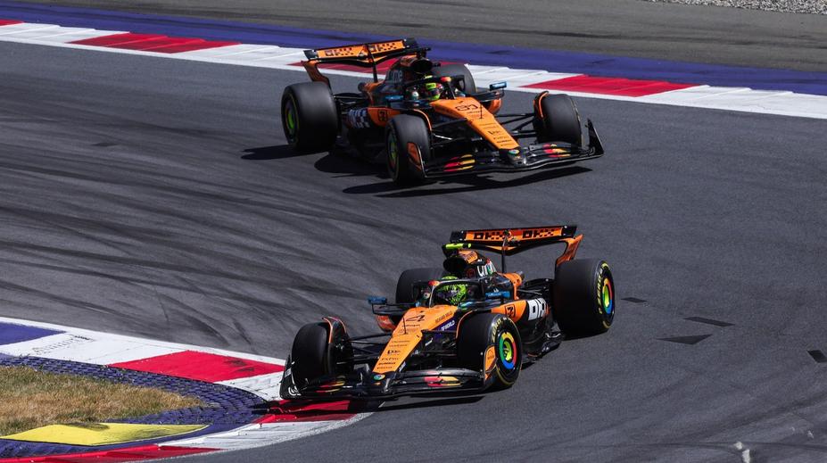 Dominance McLarenu v Rakousku. Získal další double, Verstappen nedokončil