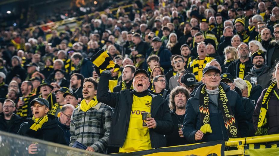 Odložte telefony, dostanete odměnu. Dortmund chce fanoušky bez mobilů
