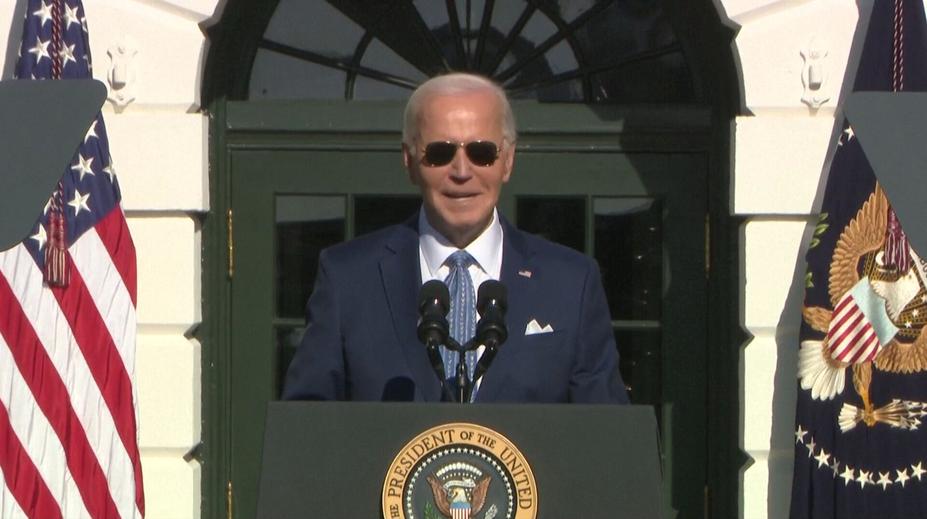 Ve Spojených státech slaví Den díkůvzdání. Biden omilostnil dva krocany