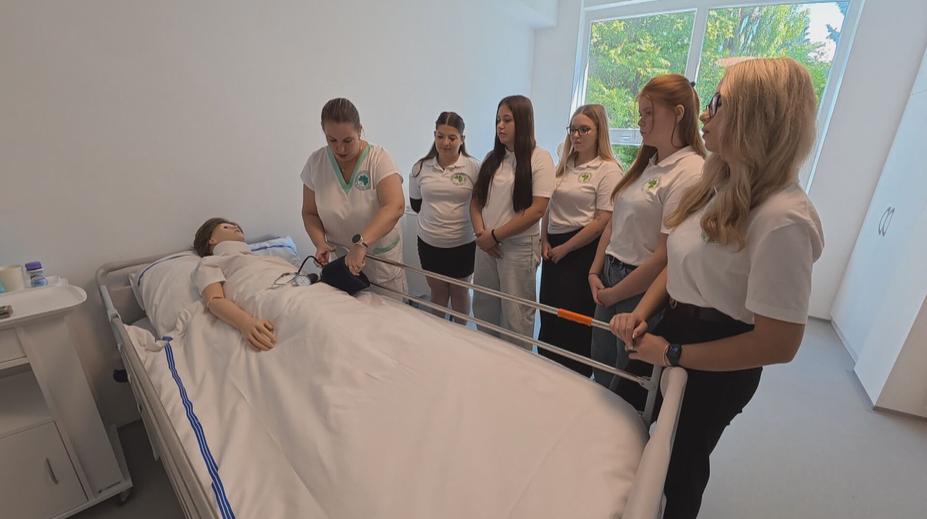 Na Tachovsku má vzniknout potřebná nemocnice. Škola už učí nové ošetřovatele