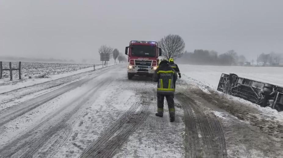 Rakousko zasáhla sněhová kalamita. Problémy byly na letištích i na horách