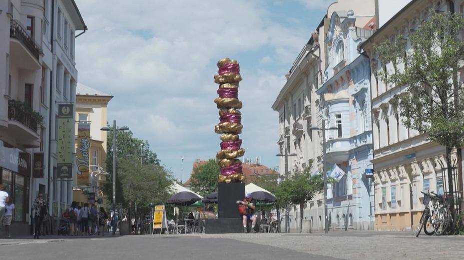 Dortovou věž v Plzni nahradila jiná socha. Připomíná významné dílo
