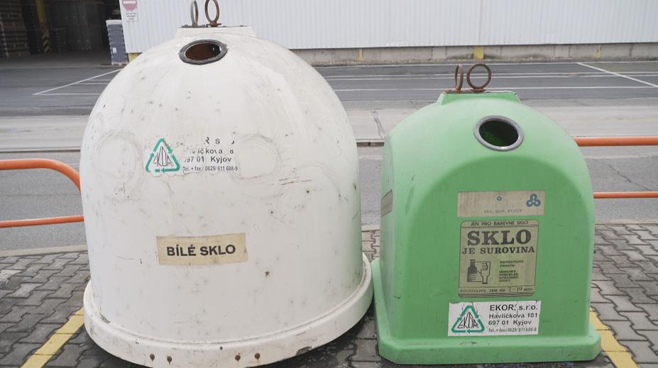Češi málo třídí sklo. Pociťují to hlavně sklárny, kterým chybí materiál
