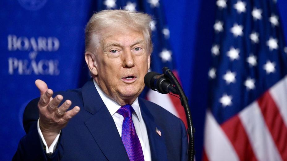 Trumpovi válka s Íránem nestačí. Mluví o převzetí další země