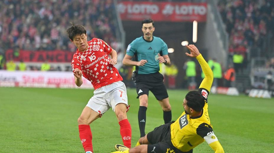 Kapitán potopil Dortmund hloupým zákrokem. Vyhoďte ho, vyzývají fanoušci