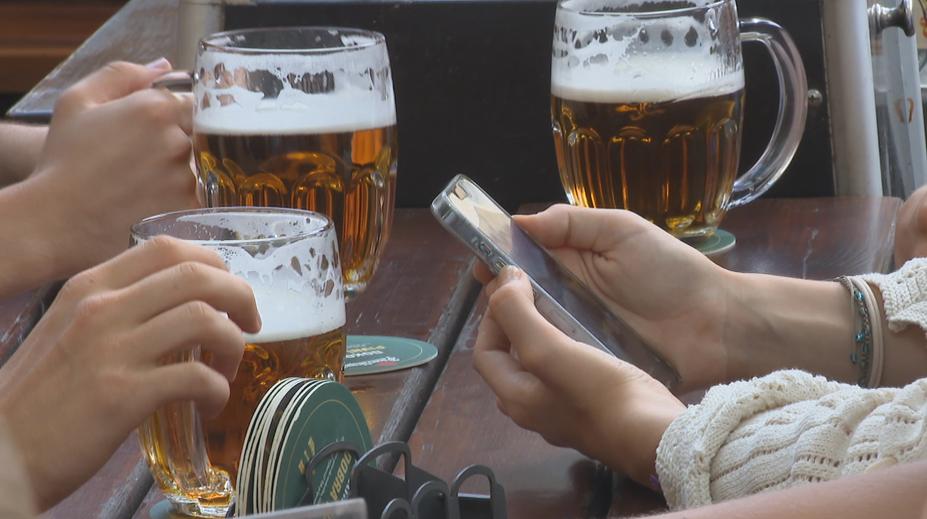 Česko chce zatočit s alkoholem. Plán na omezení prodeje rozděluje vládu