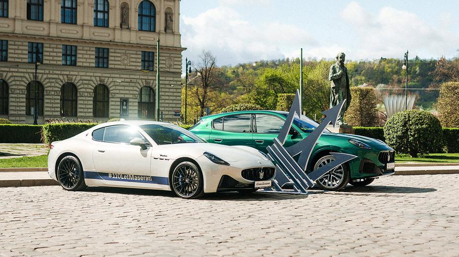 Maserati slaví po svém. Do historického centra Prahy vyslalo 800 luxusních koní