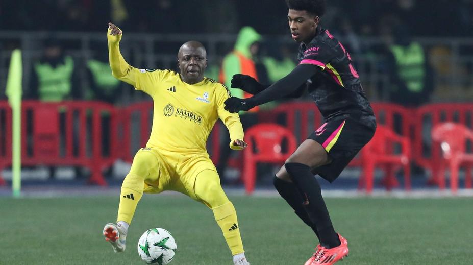 Borat? Zapomeňte. Fanouškům Chelsea v Kazachstánu zabavili vtipnou vlajku