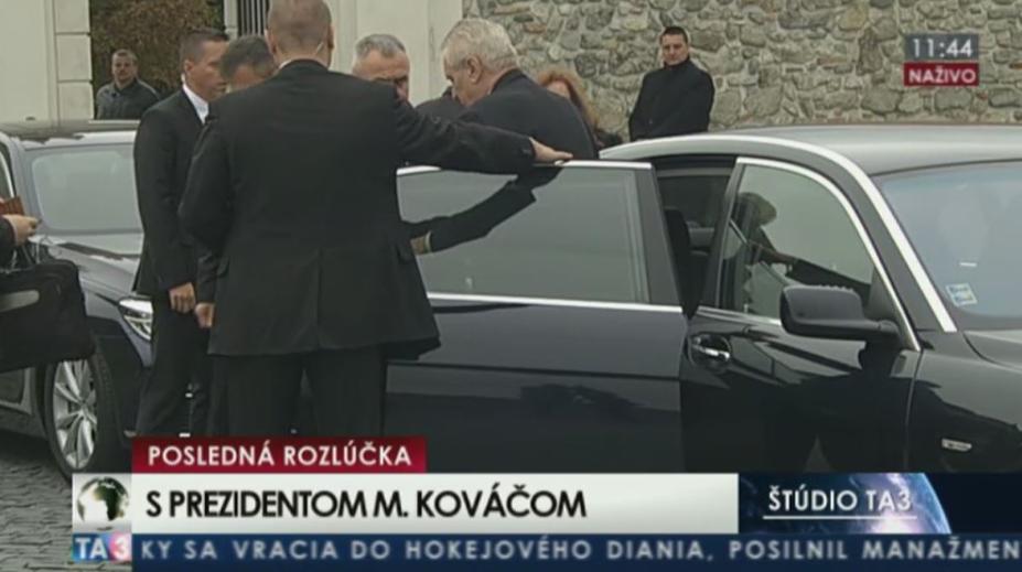 Kdo mohl za to, že Zeman přiletěl na pohřeb pozdě? Má zjistit Ťok