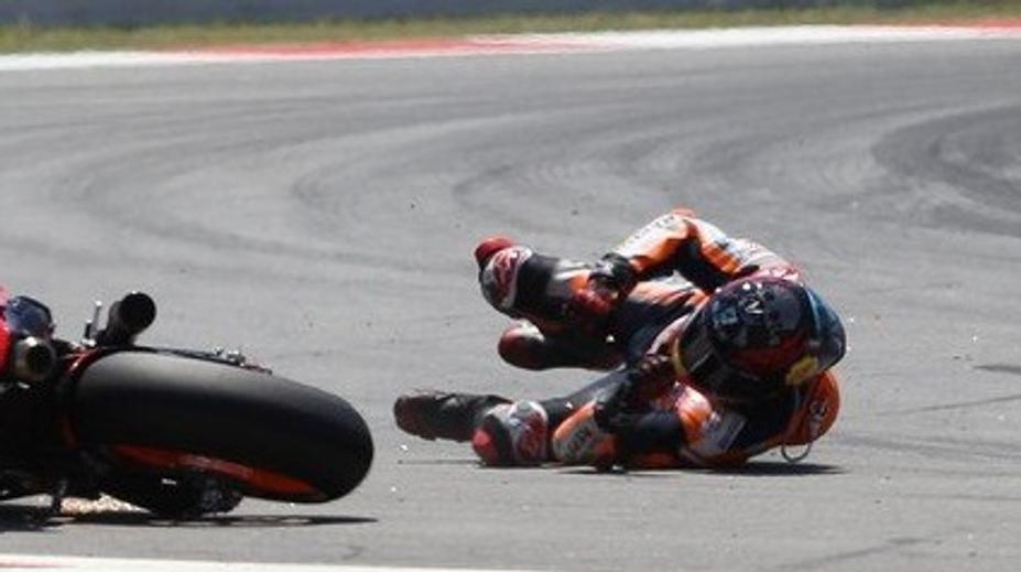 Děsivý pád v MotoGP: Lorenzo vstal, má ale zlomený obratel!