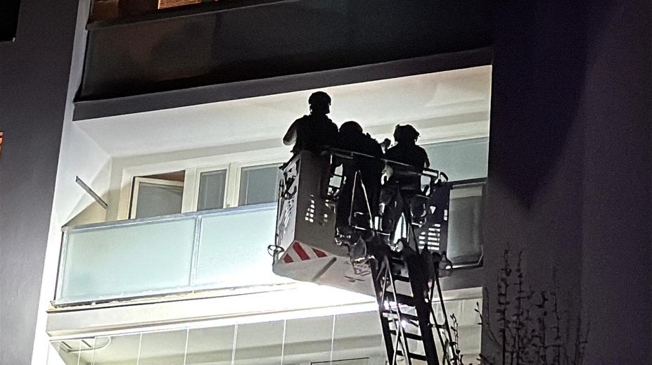 Zásahovka v pražském bytě. Policie řešila dítě v ohrožení