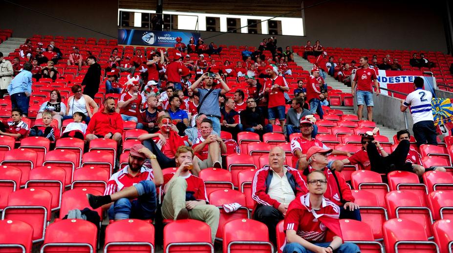 TRAPAS na tribunách. Fotbal Čechy nezajímá, organizátoři lžou