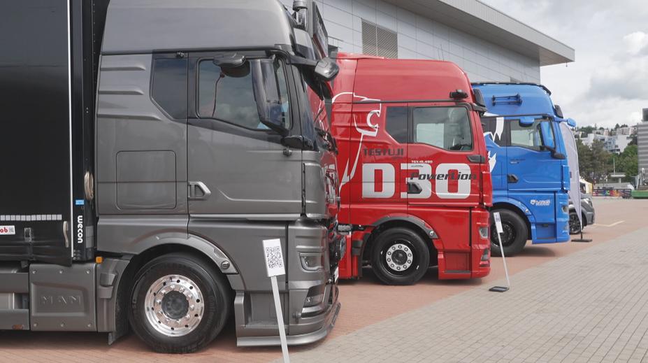Tahače a autobusy všeho druhu. V Brně začala největší výstava silniční techniky