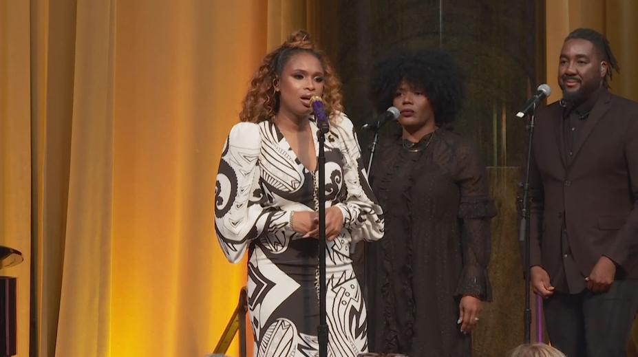 VIDEO: Jennifer Hudson zazpívala na počest Arethy Franklin