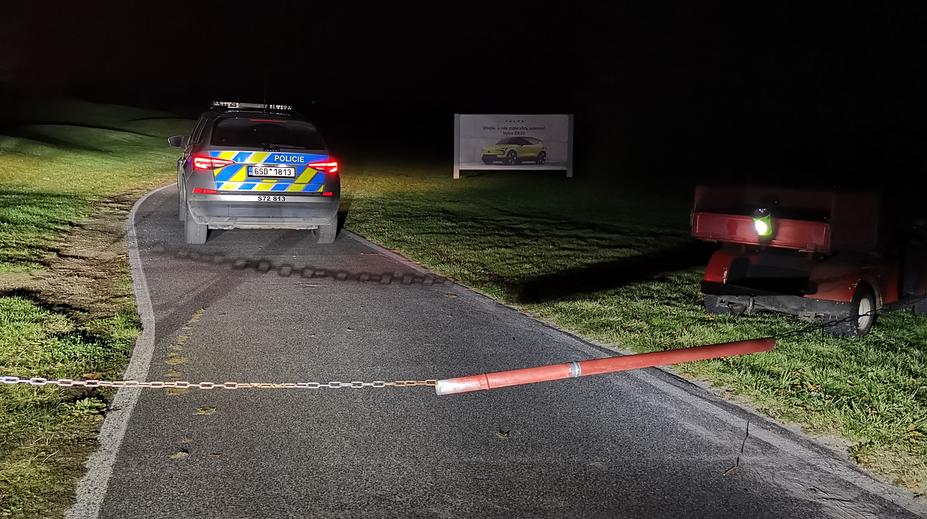 Hrůzný nález u Karlštejna: Na golfovém hřišti leželo lidské tělo