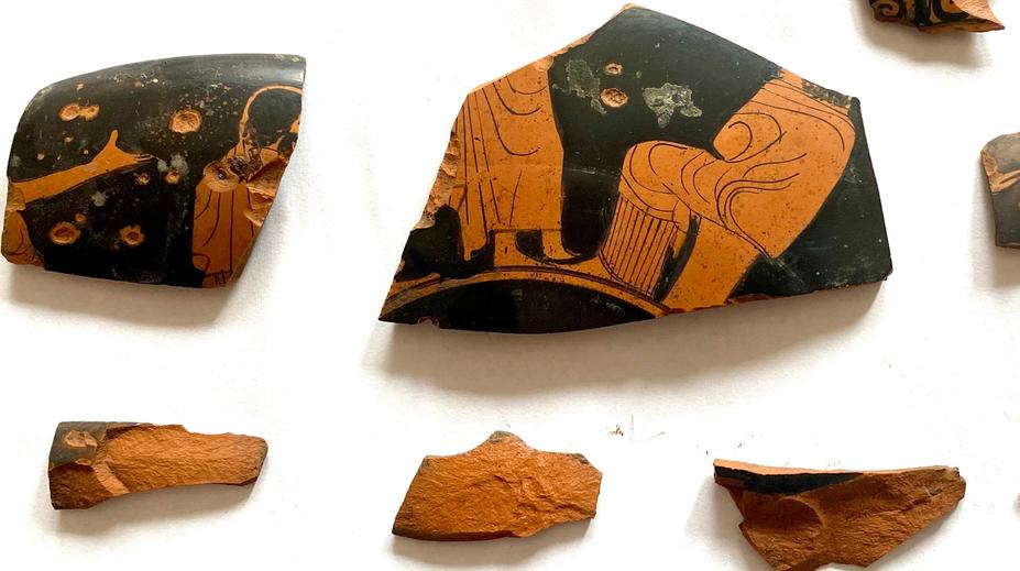 Archeologové našli u Milovic 2 500 let starou číši. Pochází z antického Řecka