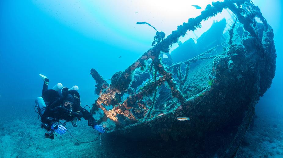 Hodinové ponoření k vraku lodi s sebou nese obrovské náklady, popsal potápěč