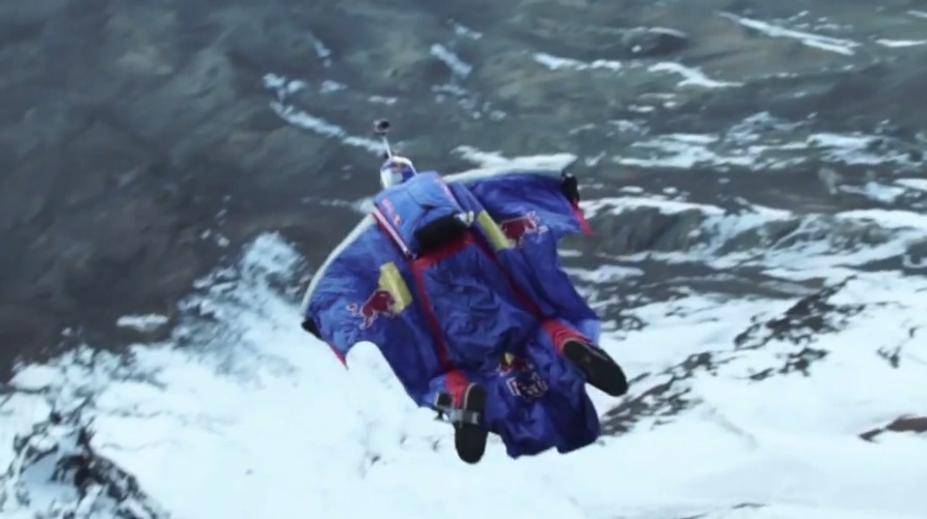 VIDEO: Jak vypadá skok z Kilimandžára? Letěl jako Superman