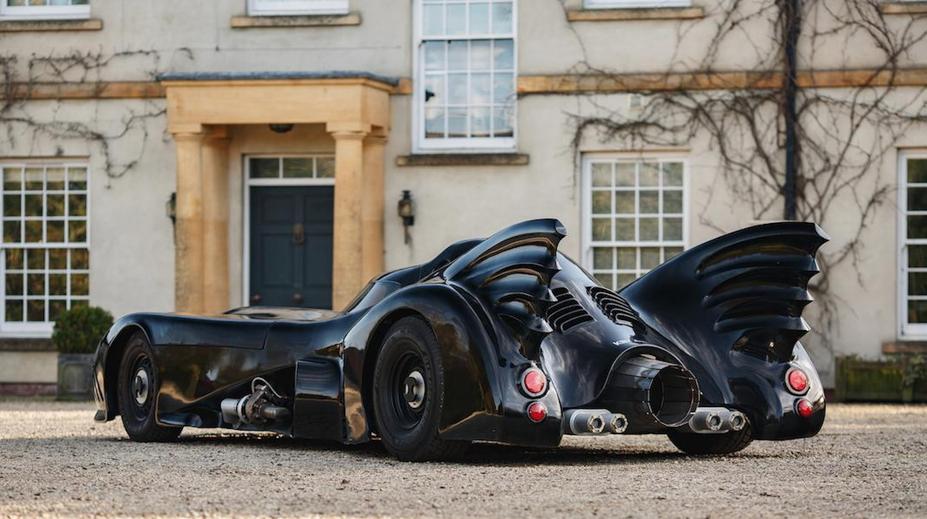 Parádní Batmobil za cenu Octavie. Tahle kára může normálně na silnice