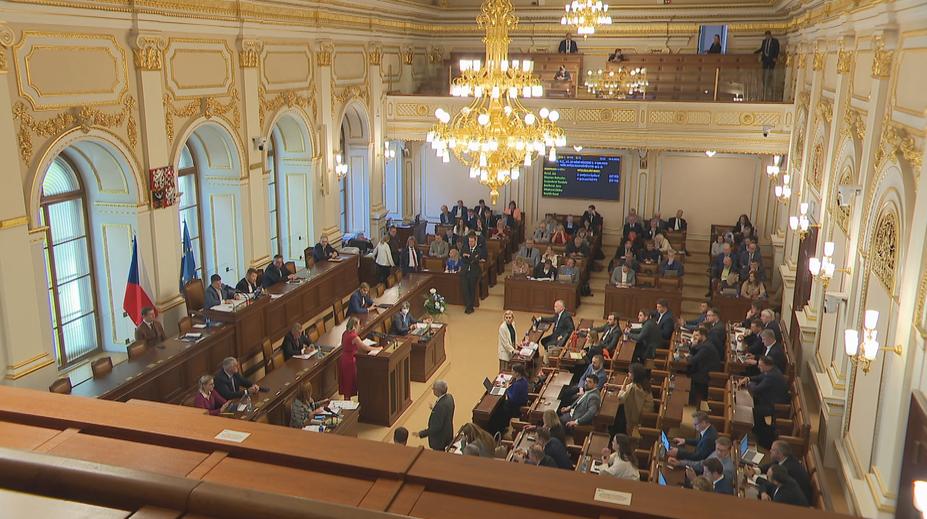 Opozice chce hlasovat o nedůvěře vládě. Na její svržení ale nemá dost poslanců
