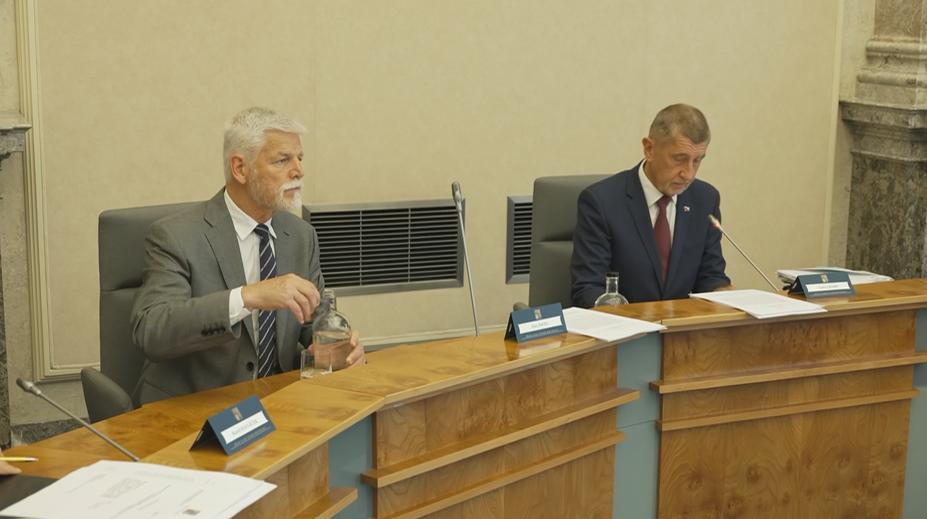 Pavel se zúčastnil Bezpečnostní rady státu. Jednání o koncepci armády bylo ale přerušeno