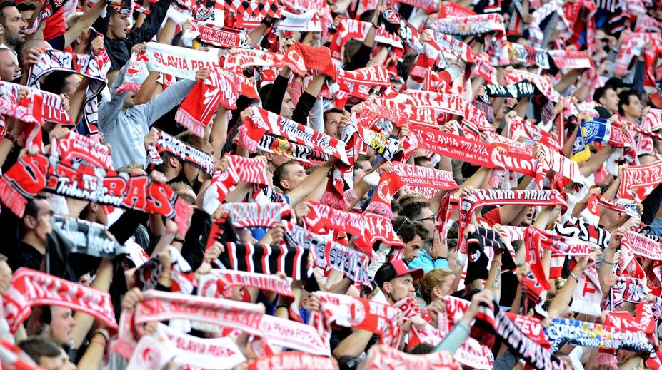 Válka mezi Slavií a fanoušky pokračuje. Nelíbí se jim ceny lístků, klub reaguje