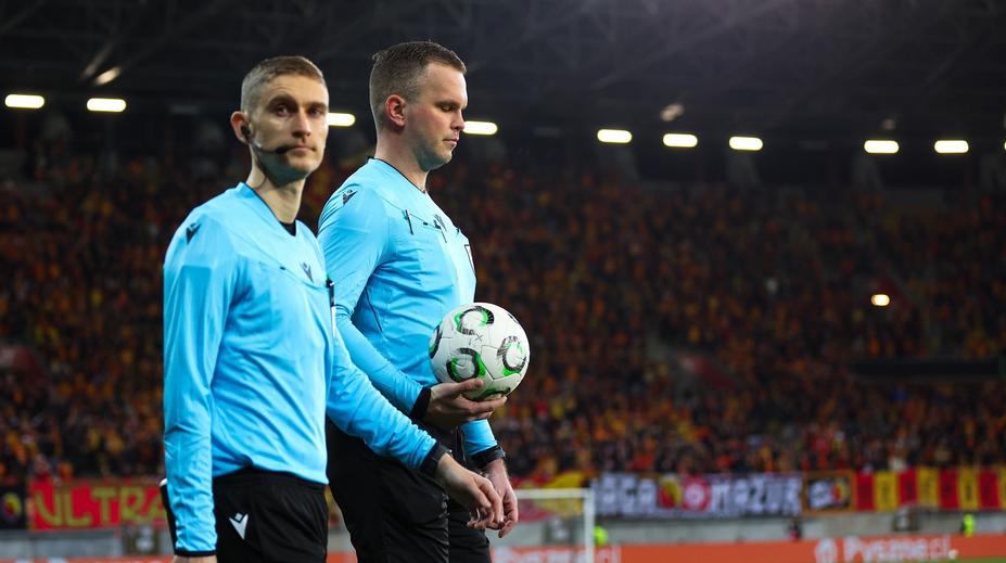 Zářez v juniorské Lize mistrů. Místo červené karty žlutá, fanoušci vyhrožují sudímu