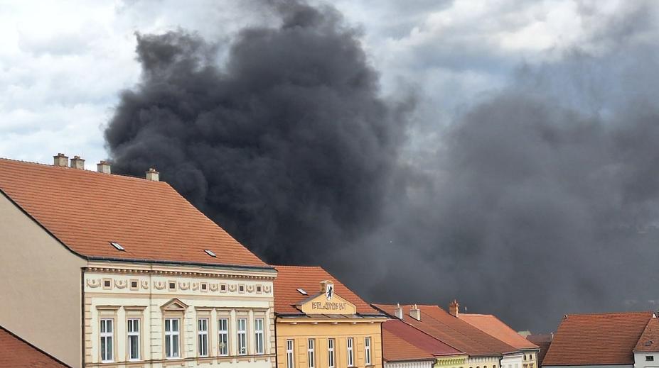 V Ivančicích hořela pošta. Záchranáři ošetřili 19 lidí, mezi nimi i malé děti