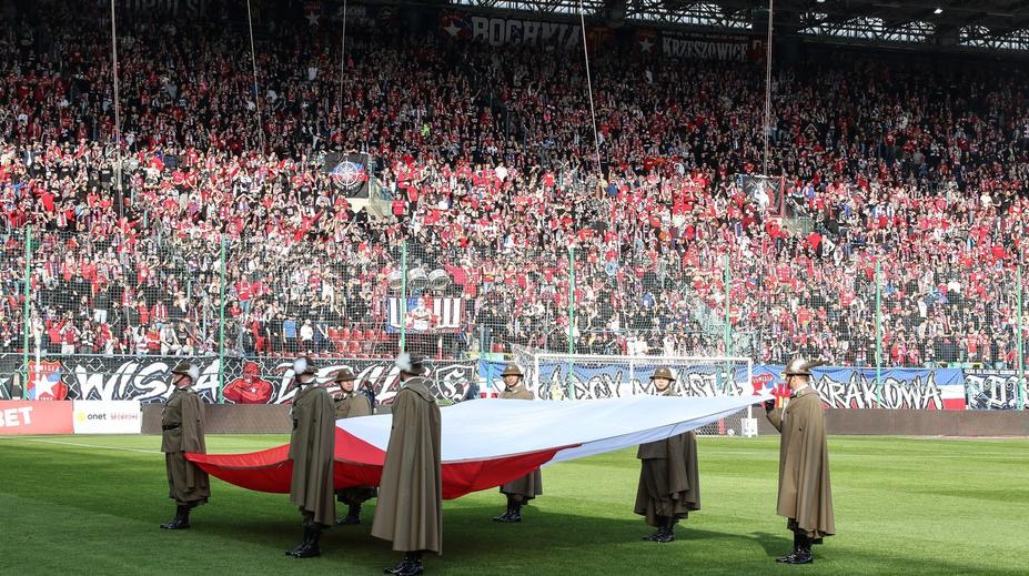 Bouře v Polsku: Slavný klub odmítl hrát u rivala, brání fanoušky po zákazu vstupu