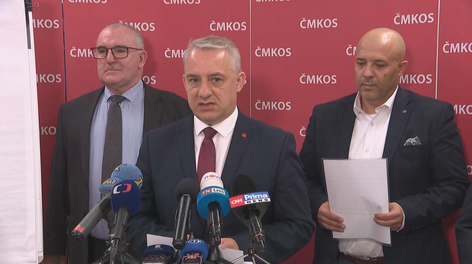 Odboráři jednali o dalším postupu. Nemají kam ustoupit, míní politolog