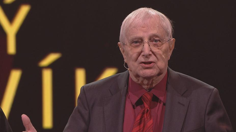 Ležím prý v nemocnici, říká herec Jiří Suchý. Zprávy o jeho zdraví ho zvedly ze židle