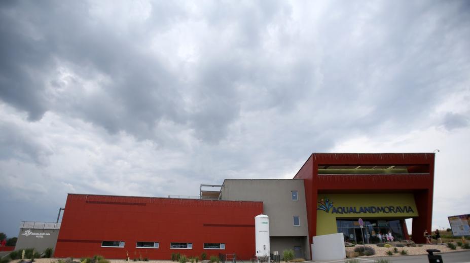 Muž očkovaný sputnikem chtěl do akvaparku. Nepustili ho a vznikl konflikt