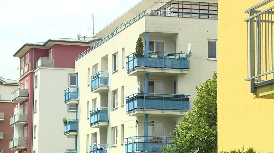 V Praze chybí zhruba 100 tisíc bytů. Piráti selhali, zní kritika