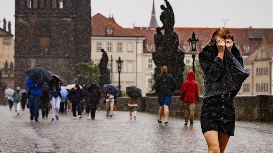 Bouřky budou silnější, než se čekalo. Meteorologové zpřísnili výstrahu