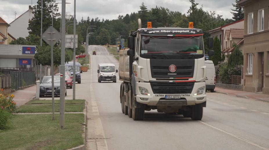 Lidé z Lišova chválí obchvat města. Ubylo hluku a silnice jsou bezpečnější