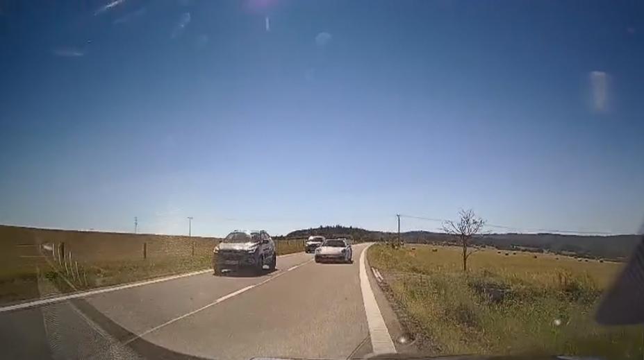 Agresivní řidiči často někam spěchají. V Evropě za jejich chování běžně hrozí vězení