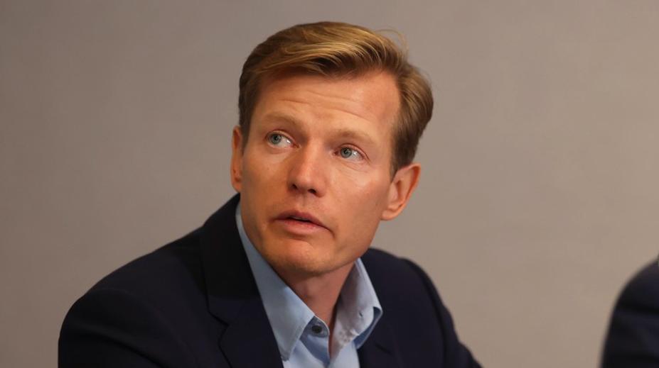 Dodavatelé energií vrací Písaříkovi úder. Tohle jsou jejich reakce na kritiku