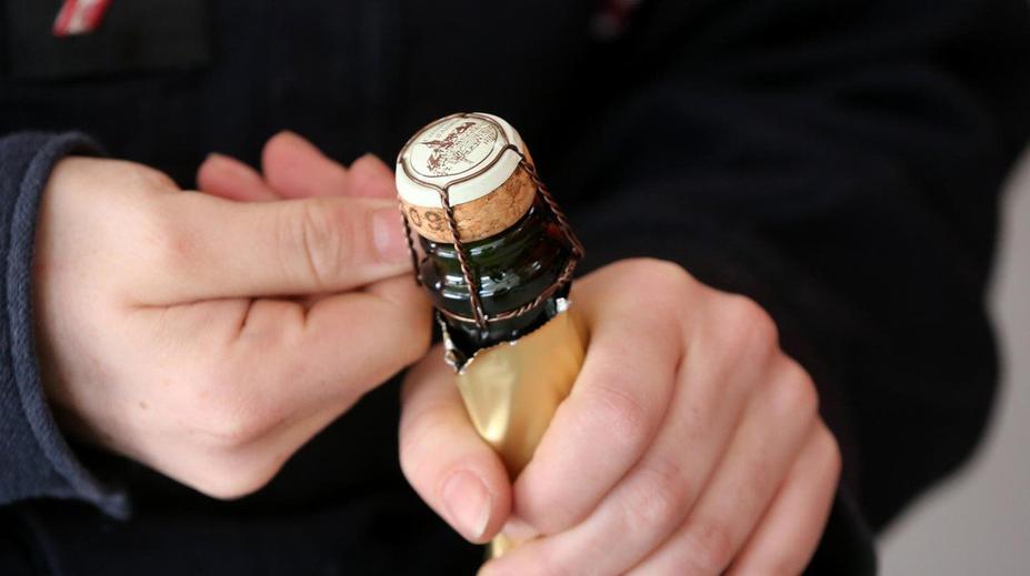 Celý život otevíráme šampaňské špatně! Děláme tuto velkou chybu