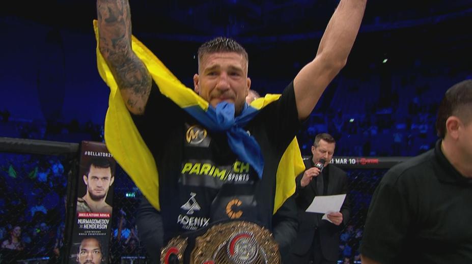 Pás z válečné zóny zůstává na Ukrajině. Titul na Bellatoru obhájil Amosov