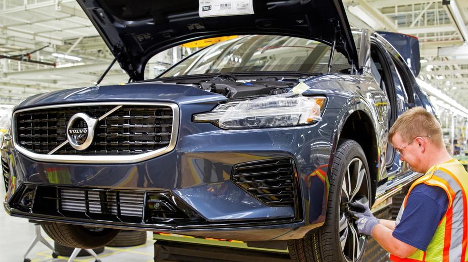 Volvo věří elektrice. Vývoj spalovacích motorů pouští Číňanům