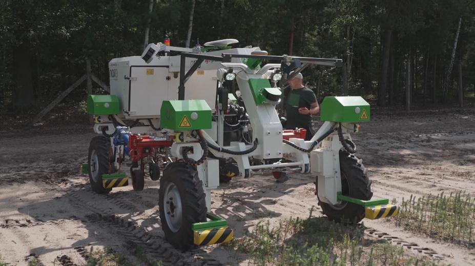 O lesní školky na Pardubicku se stará unikátní robot. Nahradí dva lesníky