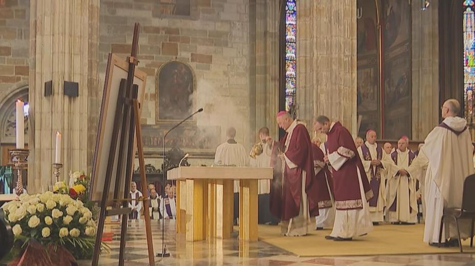 V katedrále svatého Víta se lidé rozloučili s Dukou. Byl velkou postavou, řekl Klaus