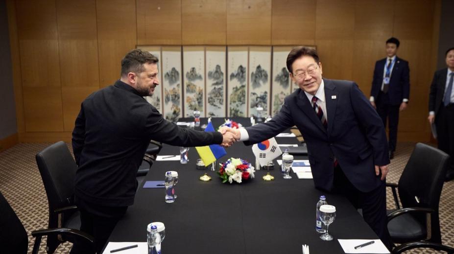 Zelenskyj naštval Jihokorejce. Prozradil informaci, která měla zůstat tajná