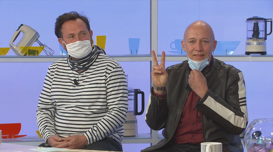 Perličky na dně a Obrazy dní. Švandovo divadlo pomáhá jinak