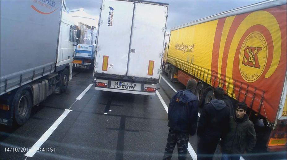 Čechům se do kamionů vplížili migranti, teď jim chodí obří pokuty!