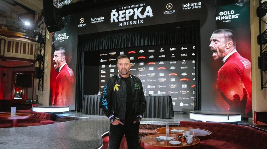Řepka konečně viděl svůj film. Několikrát se neubránil slzám
