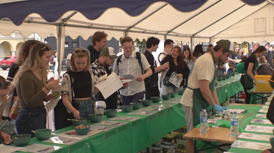 Hodnocení okurek i pití láku. Festival nakládané zeleniny nabídl rozmanité chutě