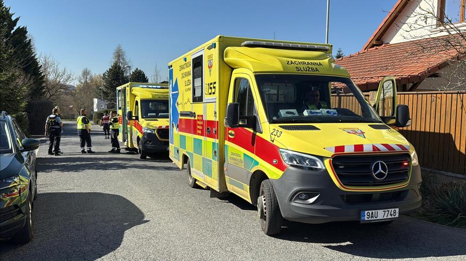 Muž po otravě plynem zemřel. Další dva lidé jsou ve vážném stavu